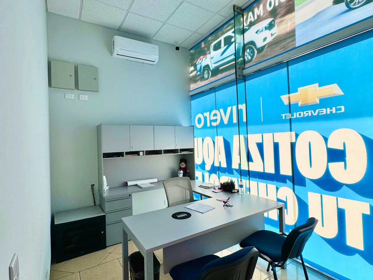 Adecuación de oficina de atención a clientes en proyecto comercial Grupo Rivero en Nuevo León
