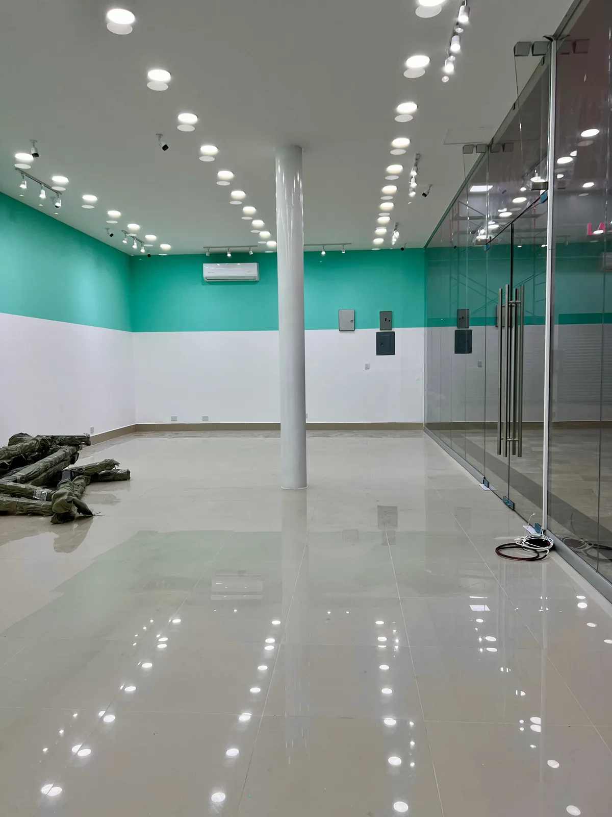 Local comercial La Chinita en Monterrey con interiores remodelados y espacio listo para operación